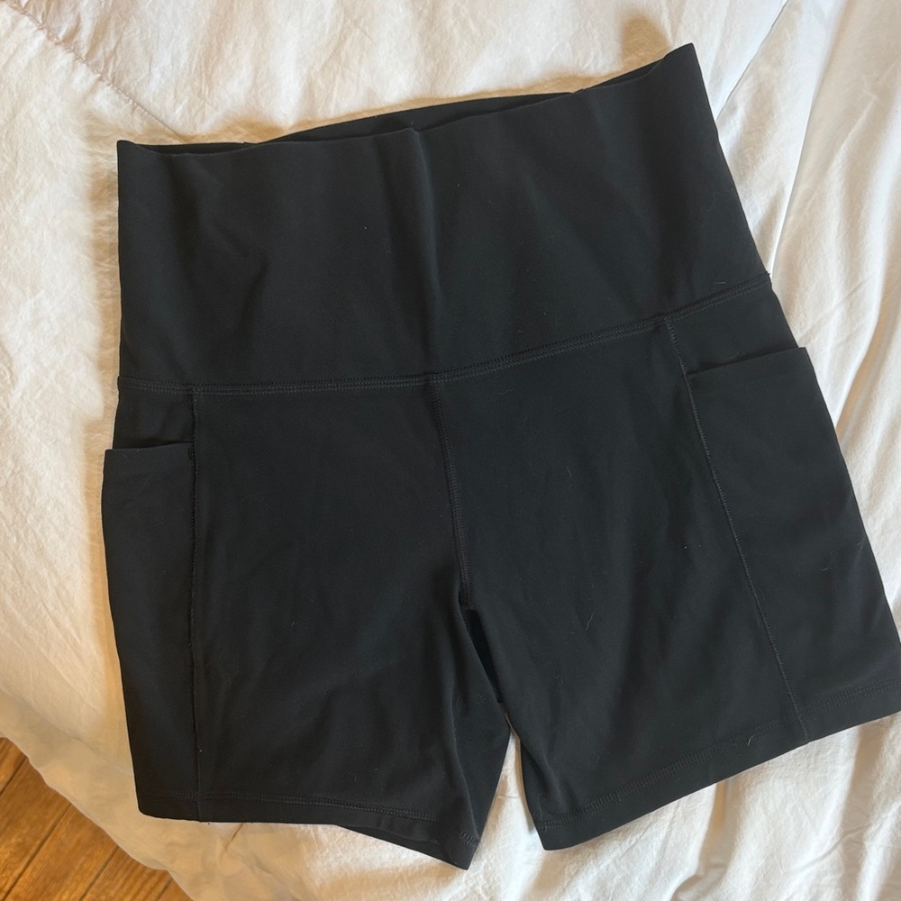 Athleta Salutation Stash Pocket II 5” Short